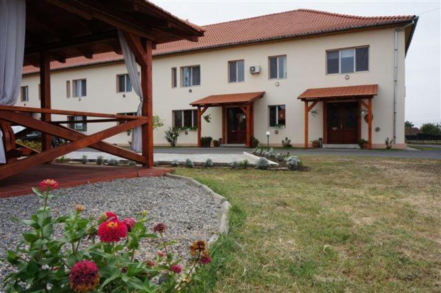 Vila Zoppas Inn Sînnicolau Mare Exterior foto
