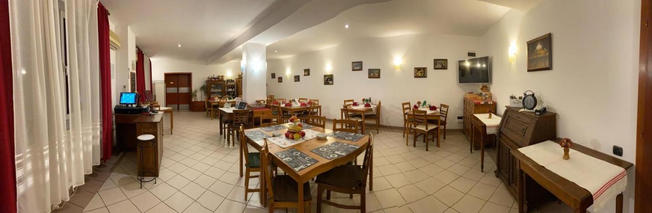 Vila Zoppas Inn Sînnicolau Mare Exterior foto